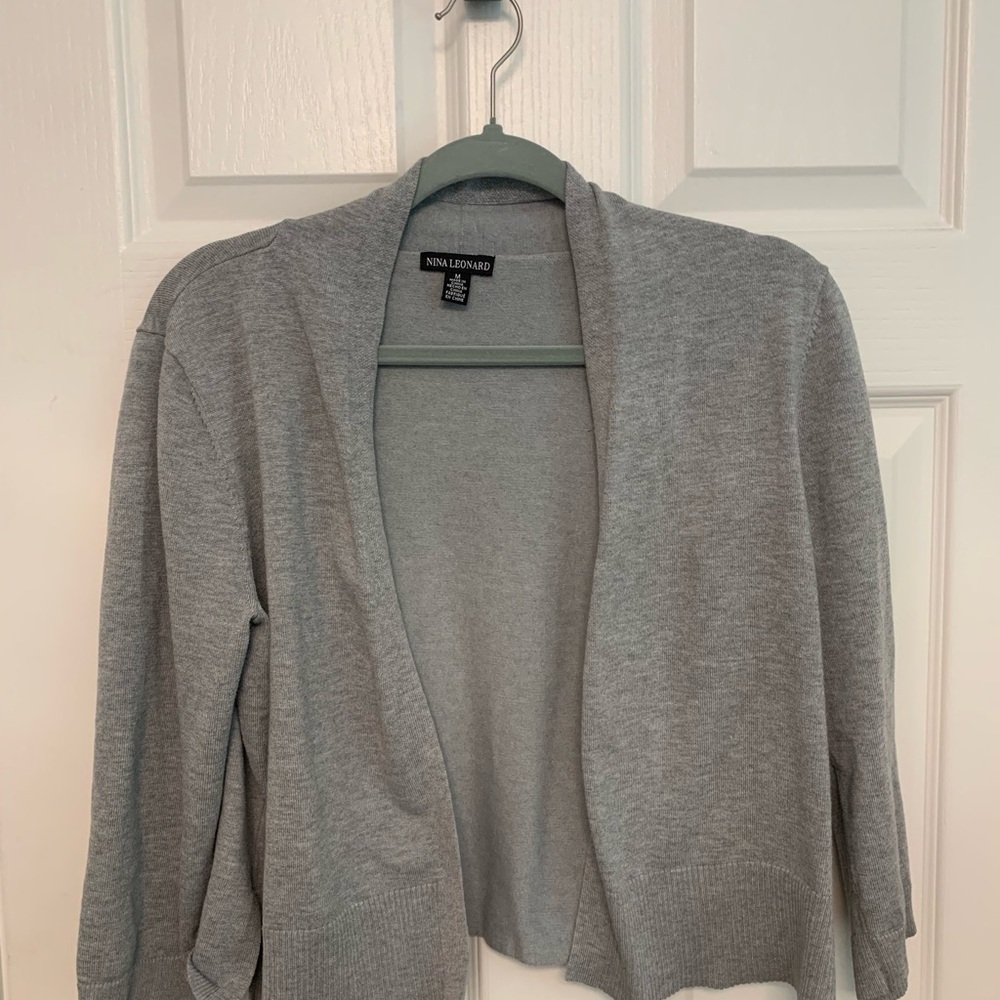 Nina Leonard Gray Cropped Cardigan Sweater. Medium